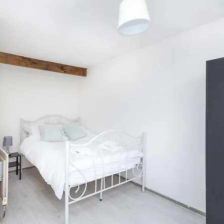 Stylish Family & Friendly 2-bdr Near First Direct Arena, Sleeps 6, Free Wifi & Parking Available Apartment