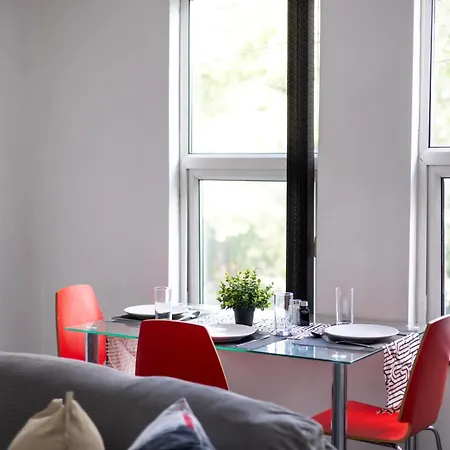 Stylish Family & Friendly 2-bdr Near First Direct Arena, Sleeps 6, Free Wifi & Parking Available Leeds (West Yorkshire)